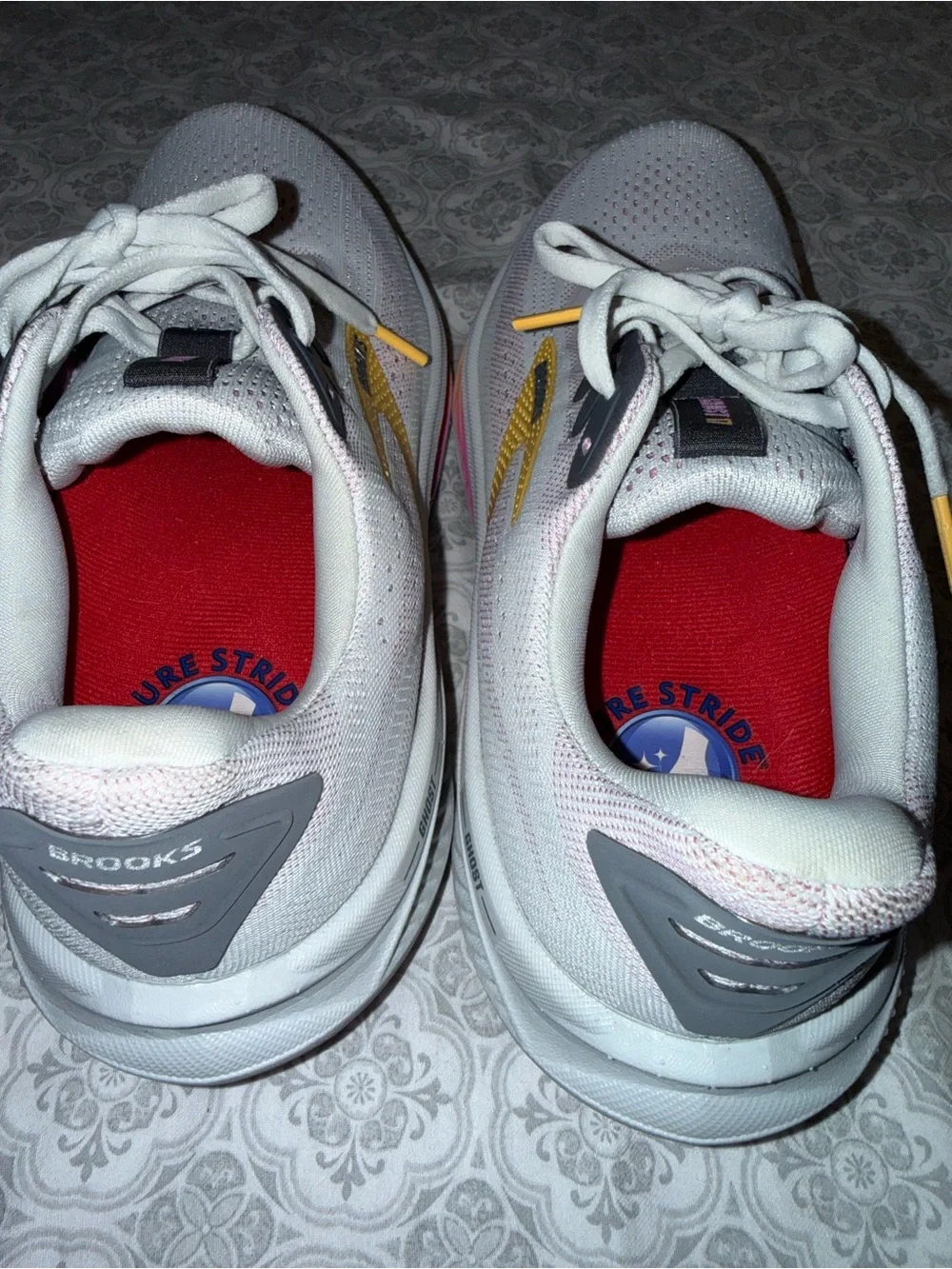 Brooks Ghost 17 Running Shoe - Women's 1204312A070 Narrow(2A) Size 9